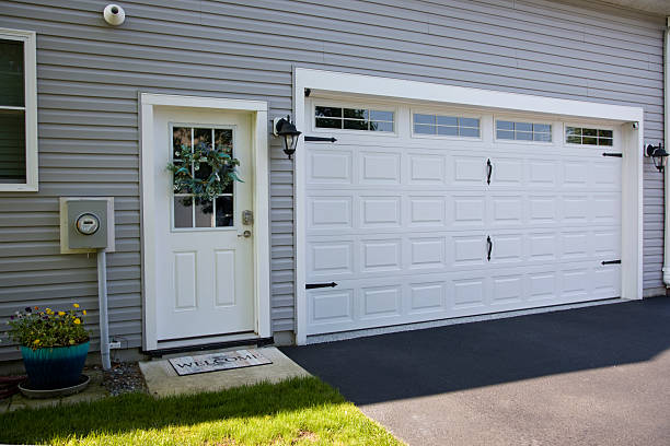 24/7 Emergency Garage Door Panel Replacement experts in Door County County, WI